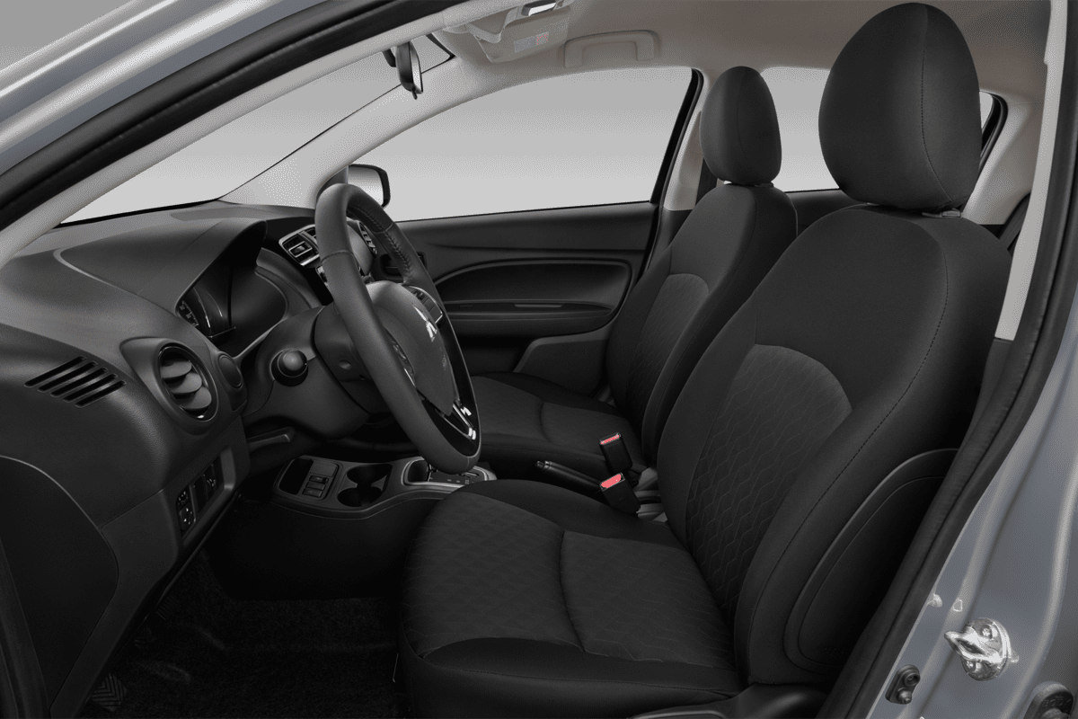 Vordersitze eines Mitsubishi Space Star