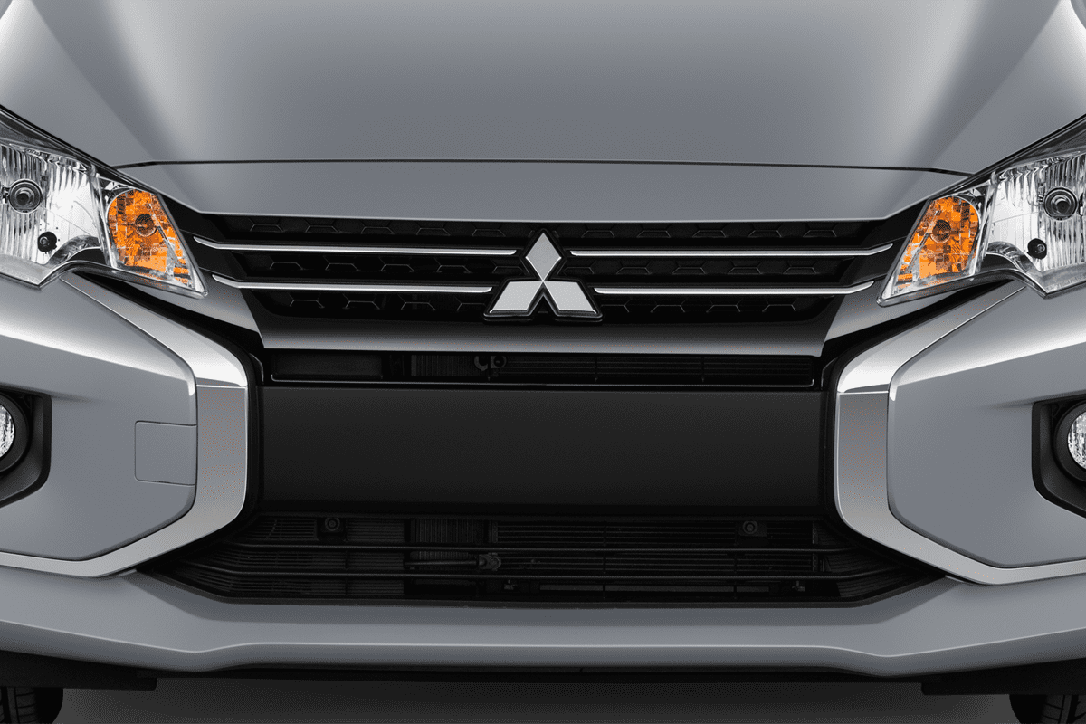 Kühlergrill eines Mitsubishi Space Star