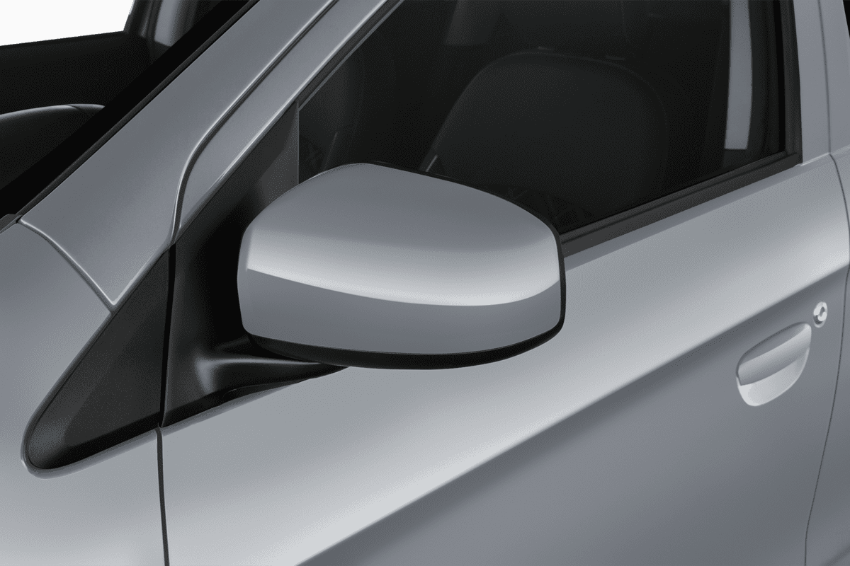 Rückspiegel eines Mitsubishi Space Star