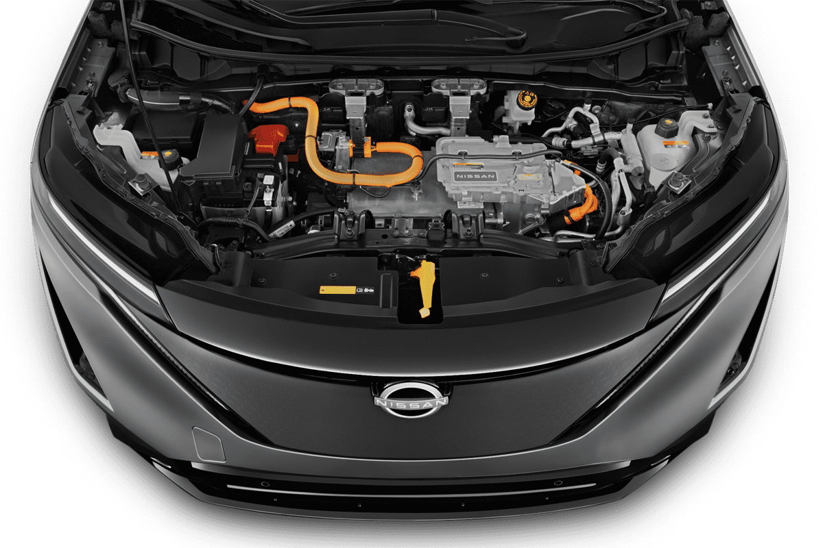 Motorraum eines Nissan Ariya