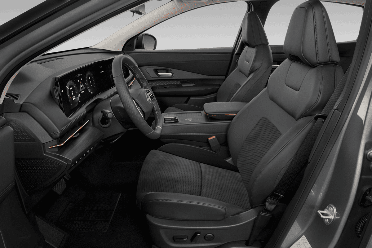 Vordersitze eines Nissan Ariya