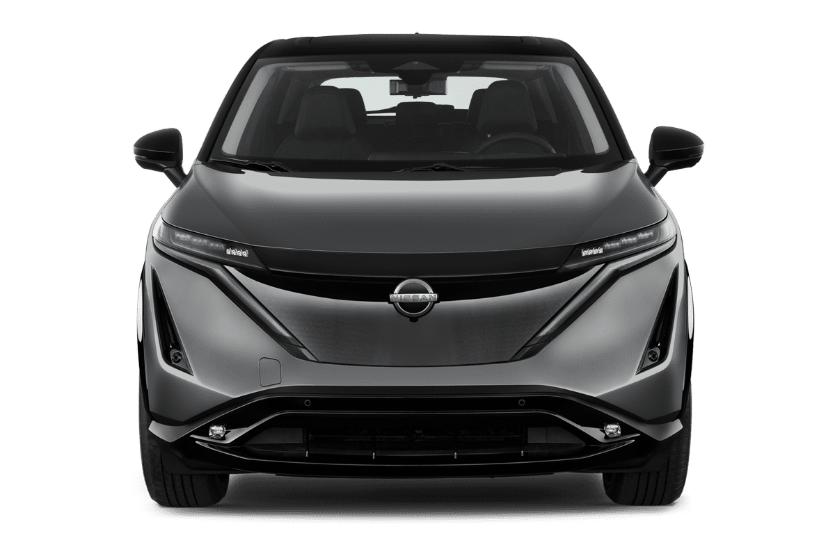 Frontansicht eines Nissan Ariya, freigestellt