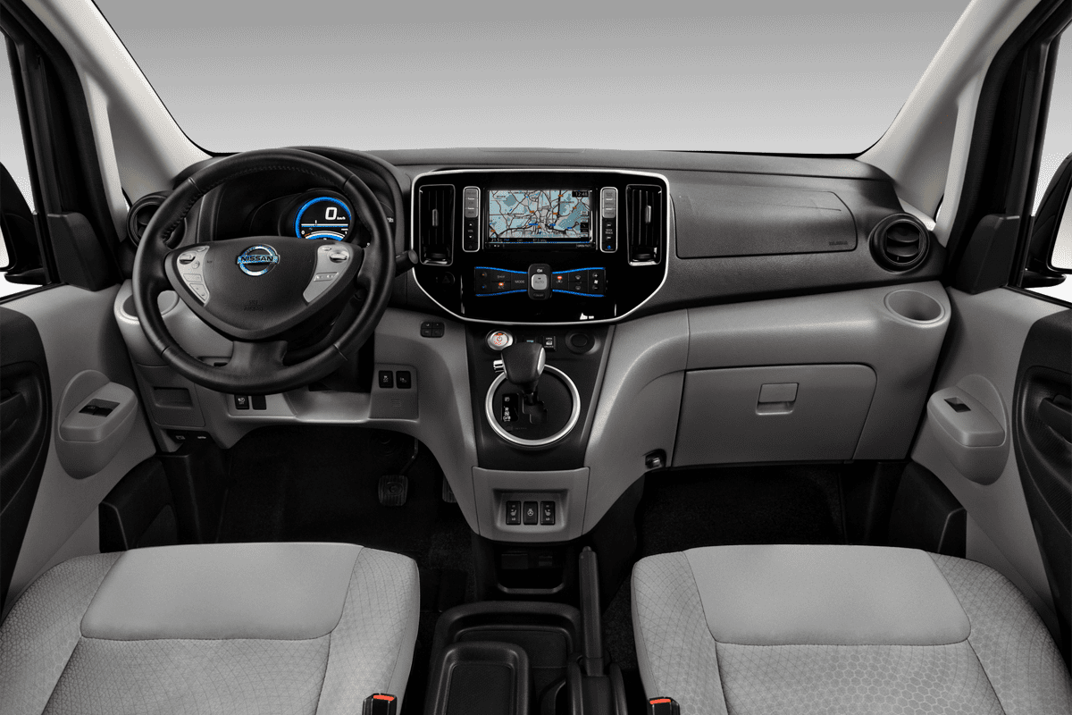 Armaturenbrett eines Nissan E-NV200 Evalia