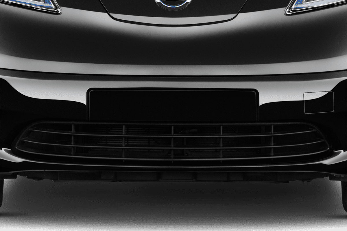 Kühlergrill eines Nissan E-NV200 Evalia