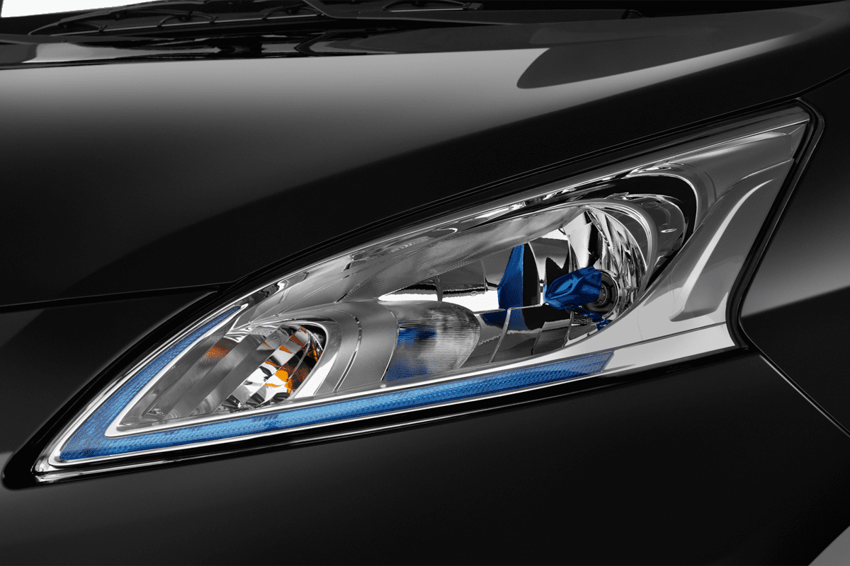 Frontscheinwerfer eines Nissan E-NV200 Evalia