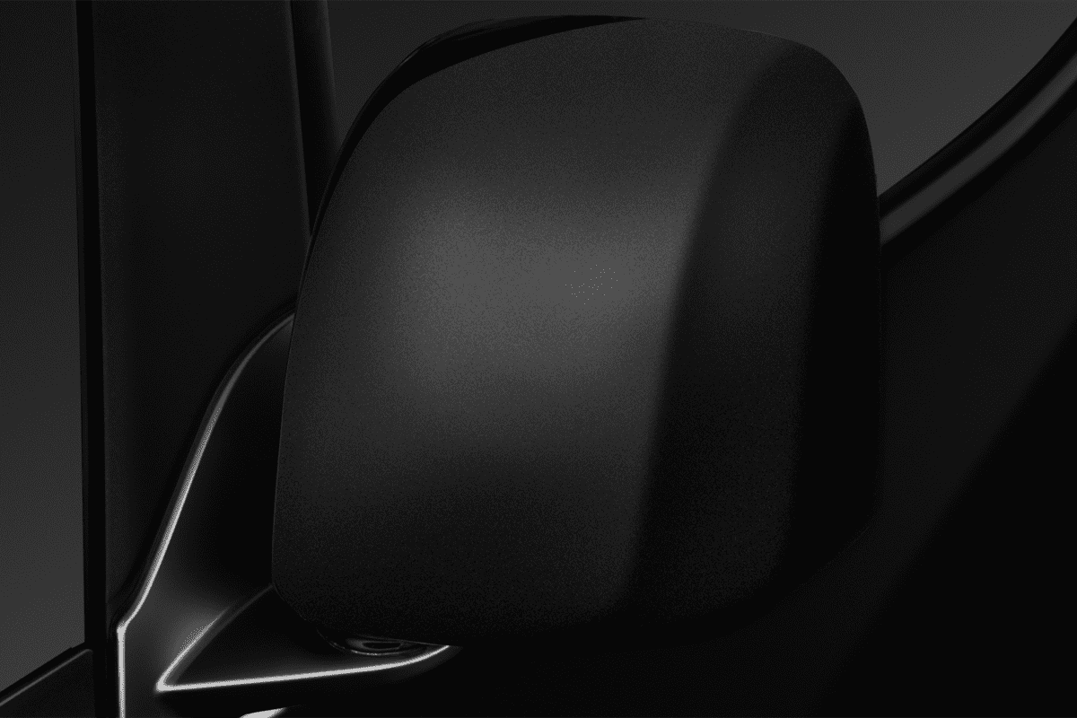 Rückspiegel eines Nissan E-NV200 Evalia