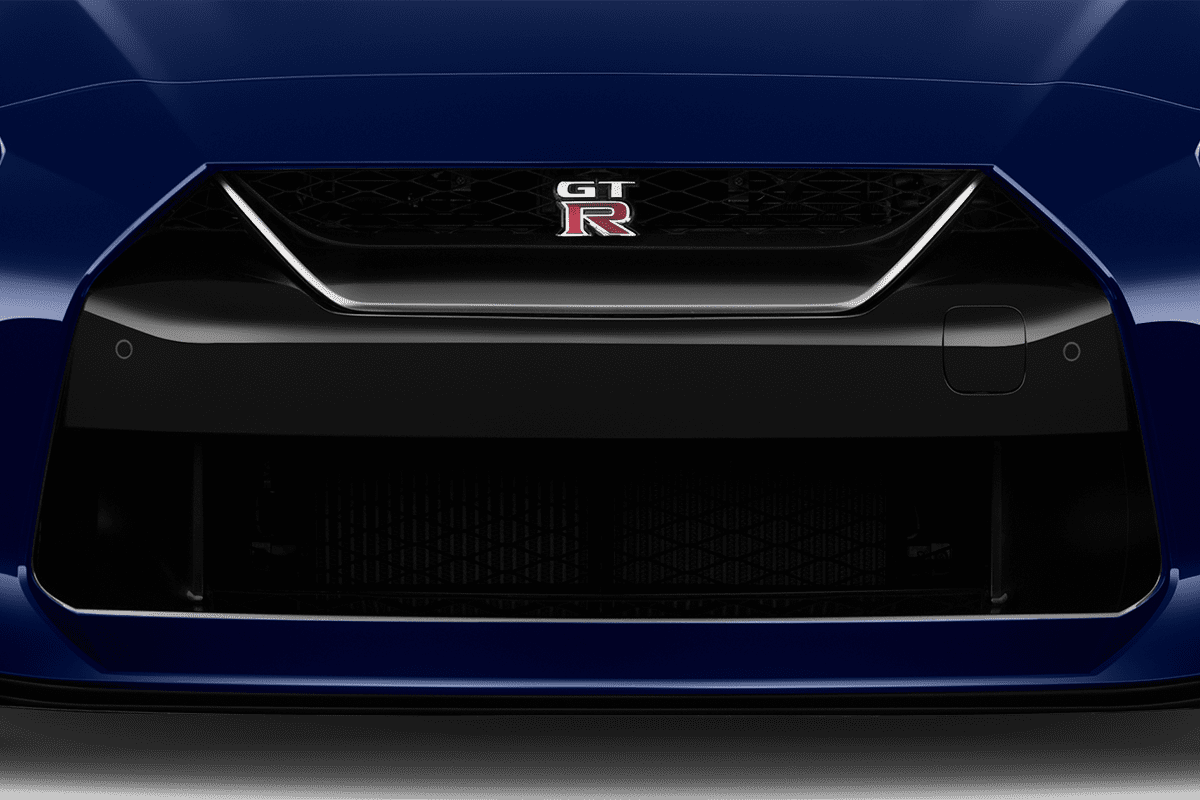 Kühlergrill eines Nissan GT-R
