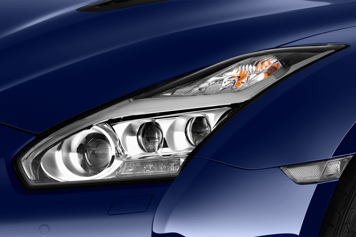 Frontscheinwerfer eines Nissan GT-R