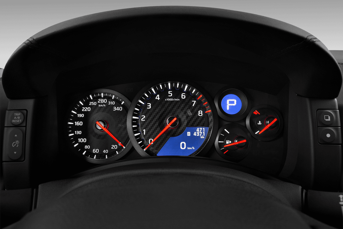 Kombiinstrument eines Nissan GT-R
