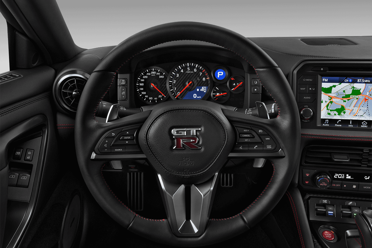 Lenkrad eines Nissan GT-R