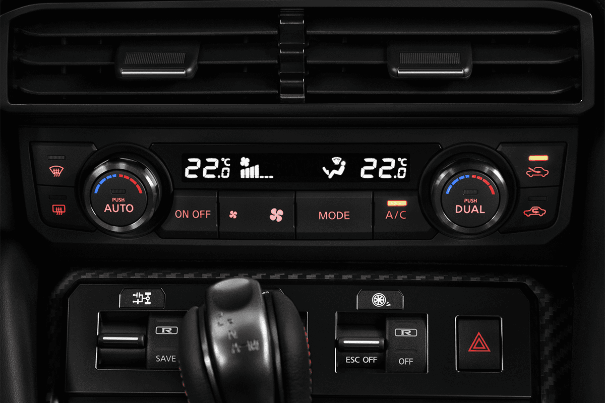 Klimasteuerung eines Nissan GT-R