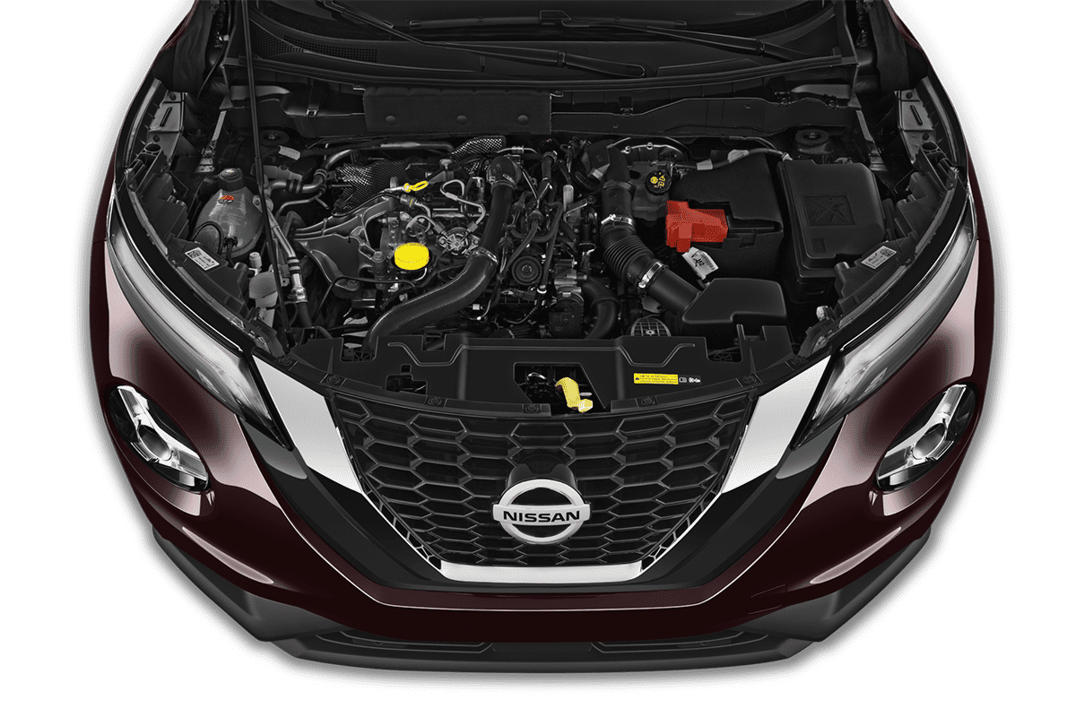 Motorraum eines Nissan Juke Hybrid 