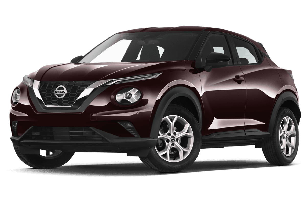 Tiefe, schräge Heckansicht eines Nissan Juke Hybrid , freigestellt