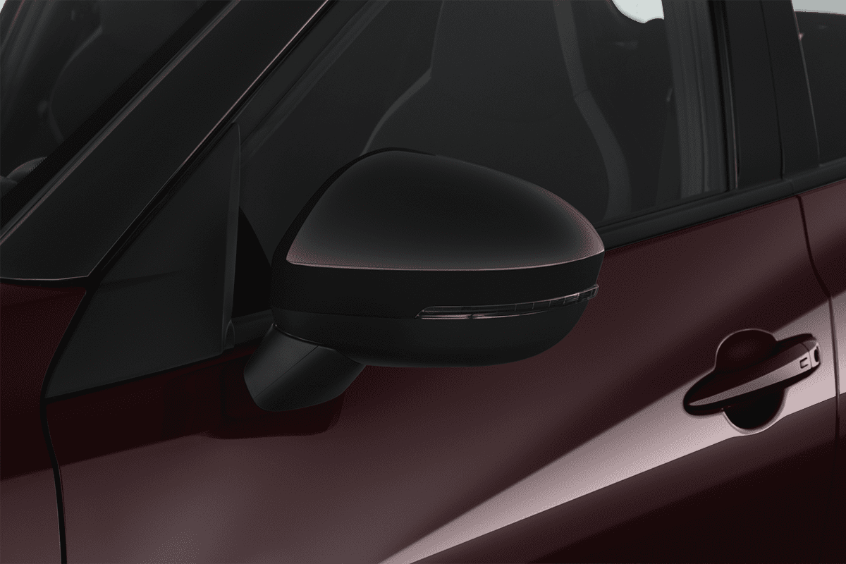 Rückspiegel eines Nissan Juke Hybrid 