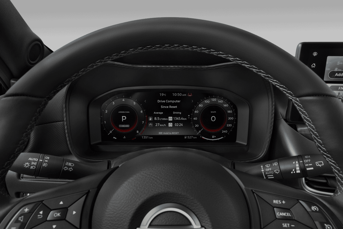 Kombiinstrument eines Nissan Juke (neues Modell) (KI-generiert)