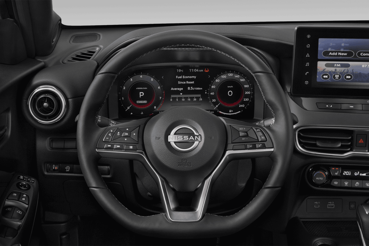 Lenkrad eines Nissan Juke Hybrid (neues Modell)