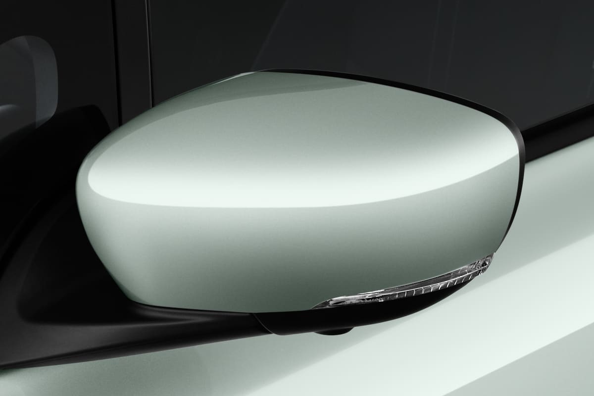 Rückspiegel eines Nissan Leaf