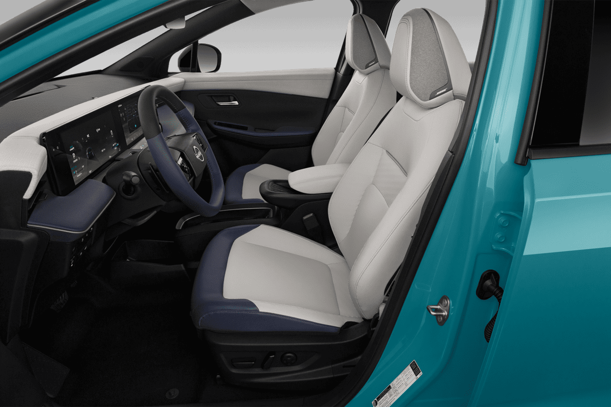 Vordersitze eines Nissan Leaf (KI-generiert)
