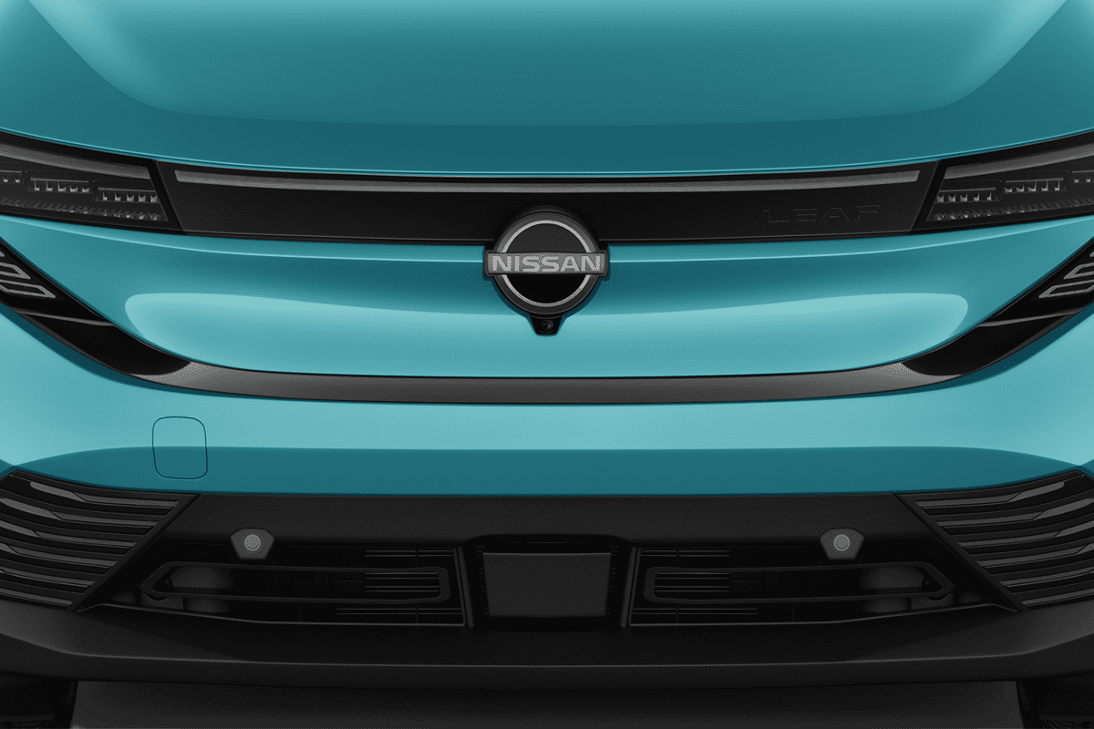 Kühlergrill eines Nissan Leaf (KI-generiert)