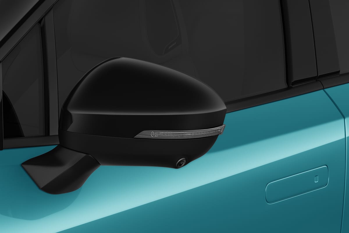 Rückspiegel eines Nissan Leaf (KI-generiert)