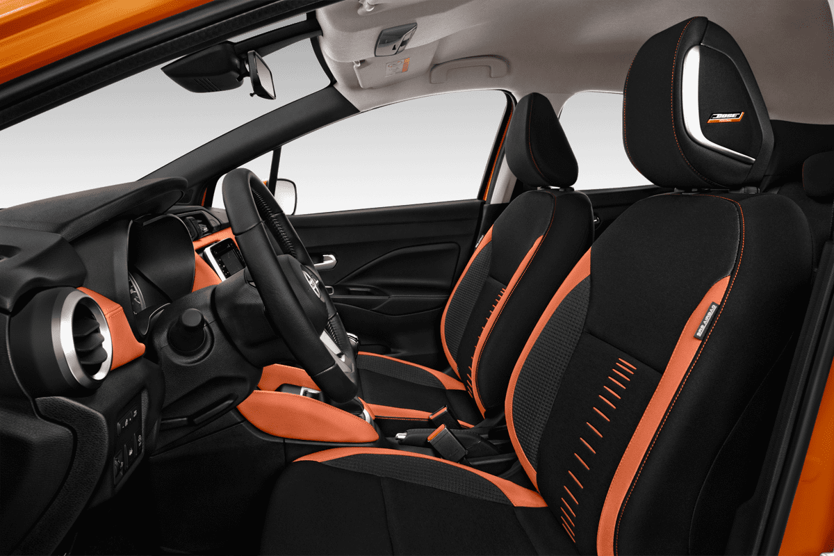 Vordersitze eines Nissan Micra N-Way