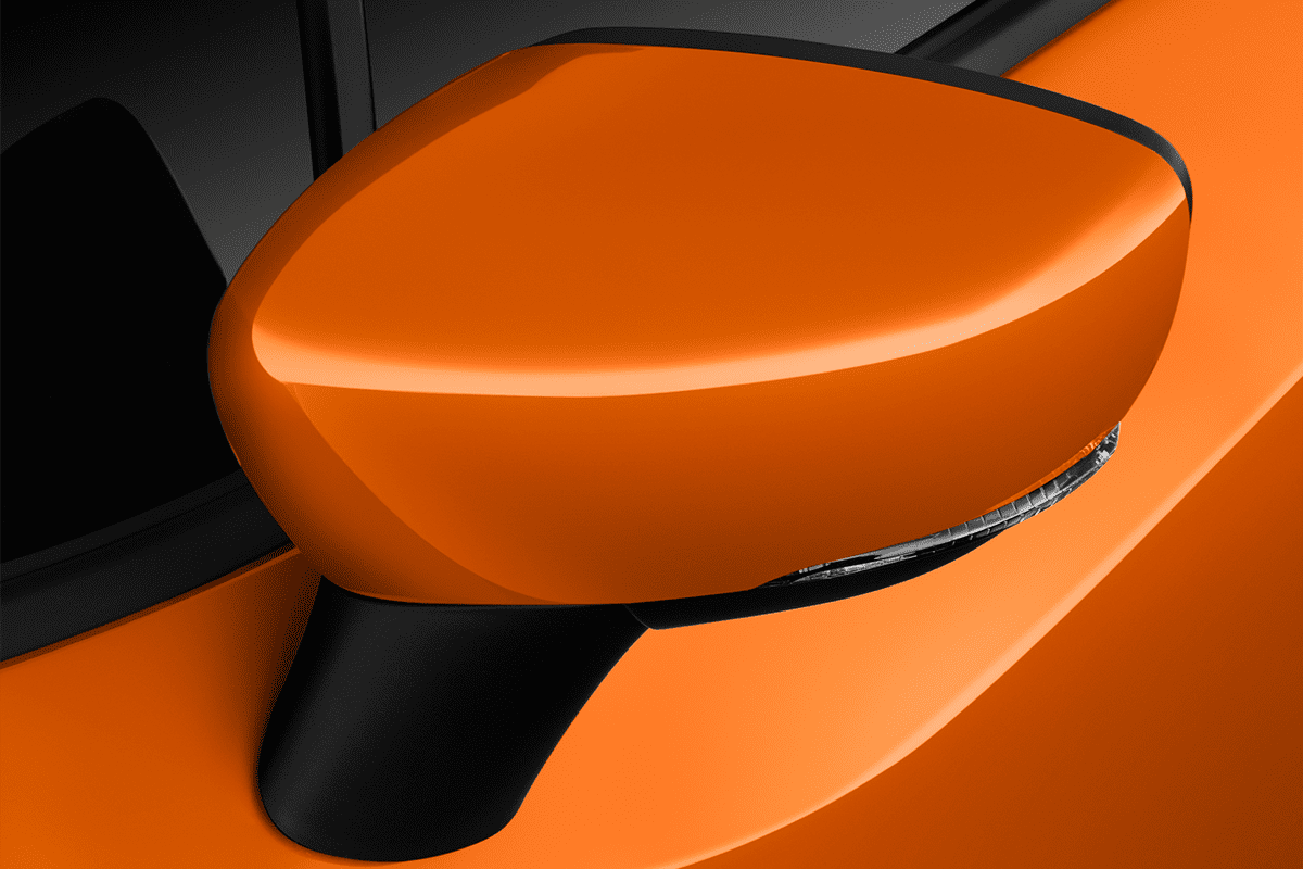 Rückspiegel eines Nissan Micra N-Way