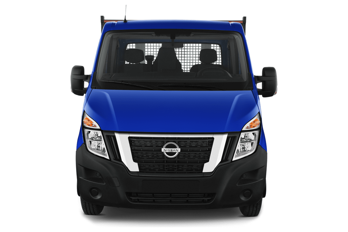 Frontansicht eines Nissan NV400 Normal Pritschenwagen, freigestellt