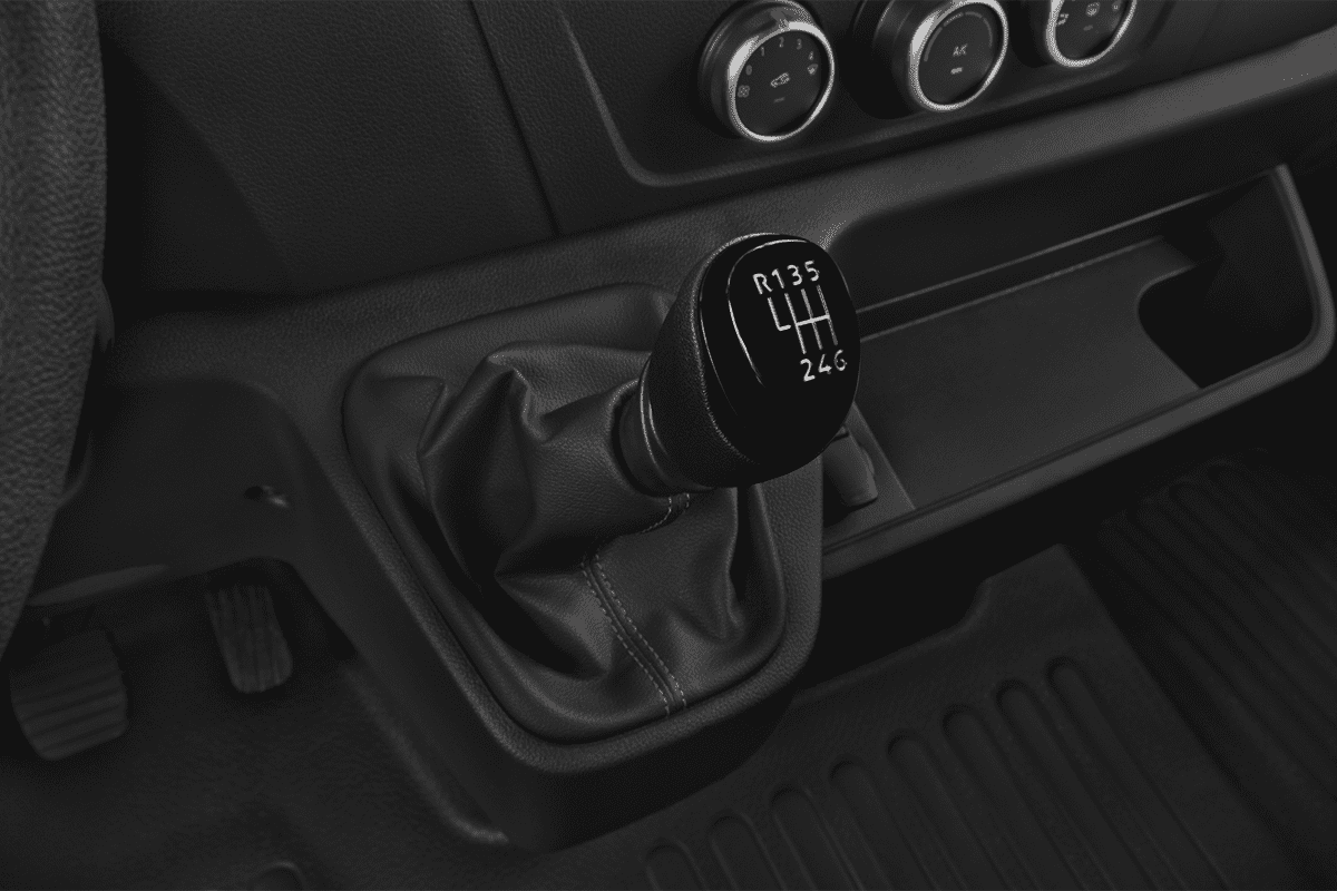 Schaltknüppel eines Nissan NV400 Normal Pritschenwagen