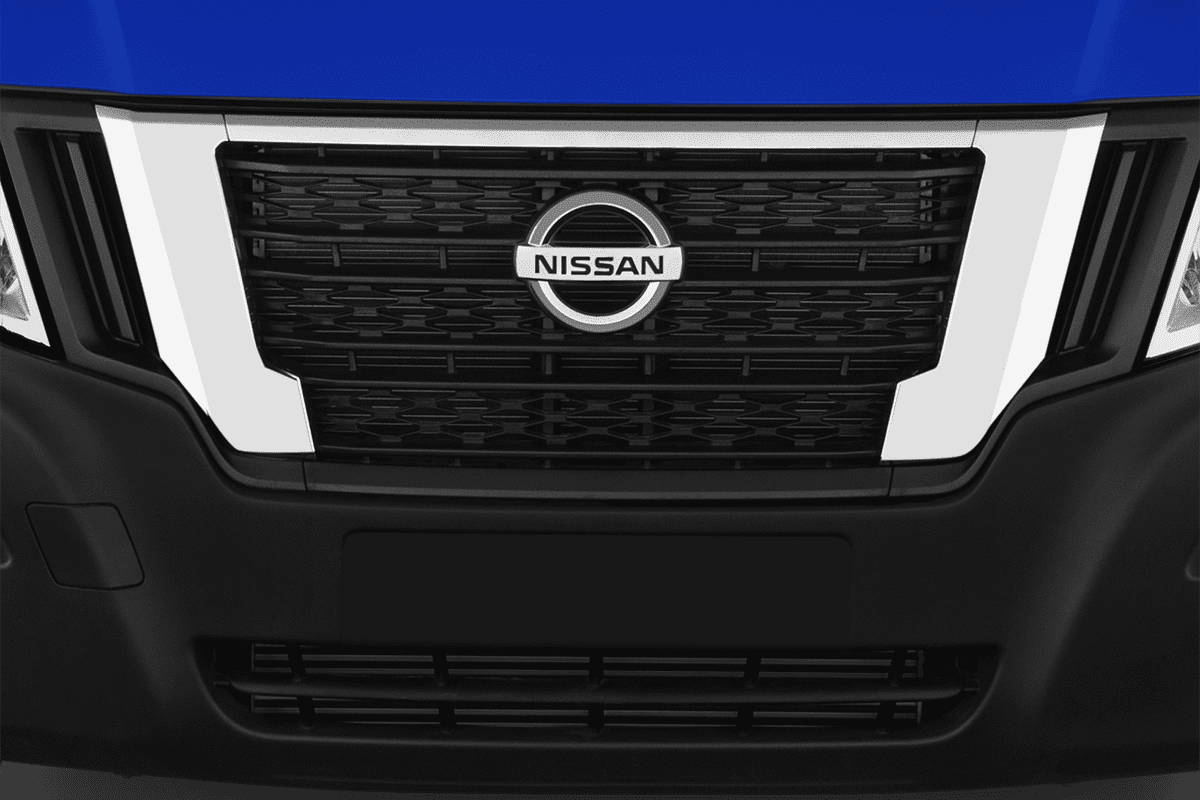Kühlergrill eines Nissan NV400 Normal Pritschenwagen