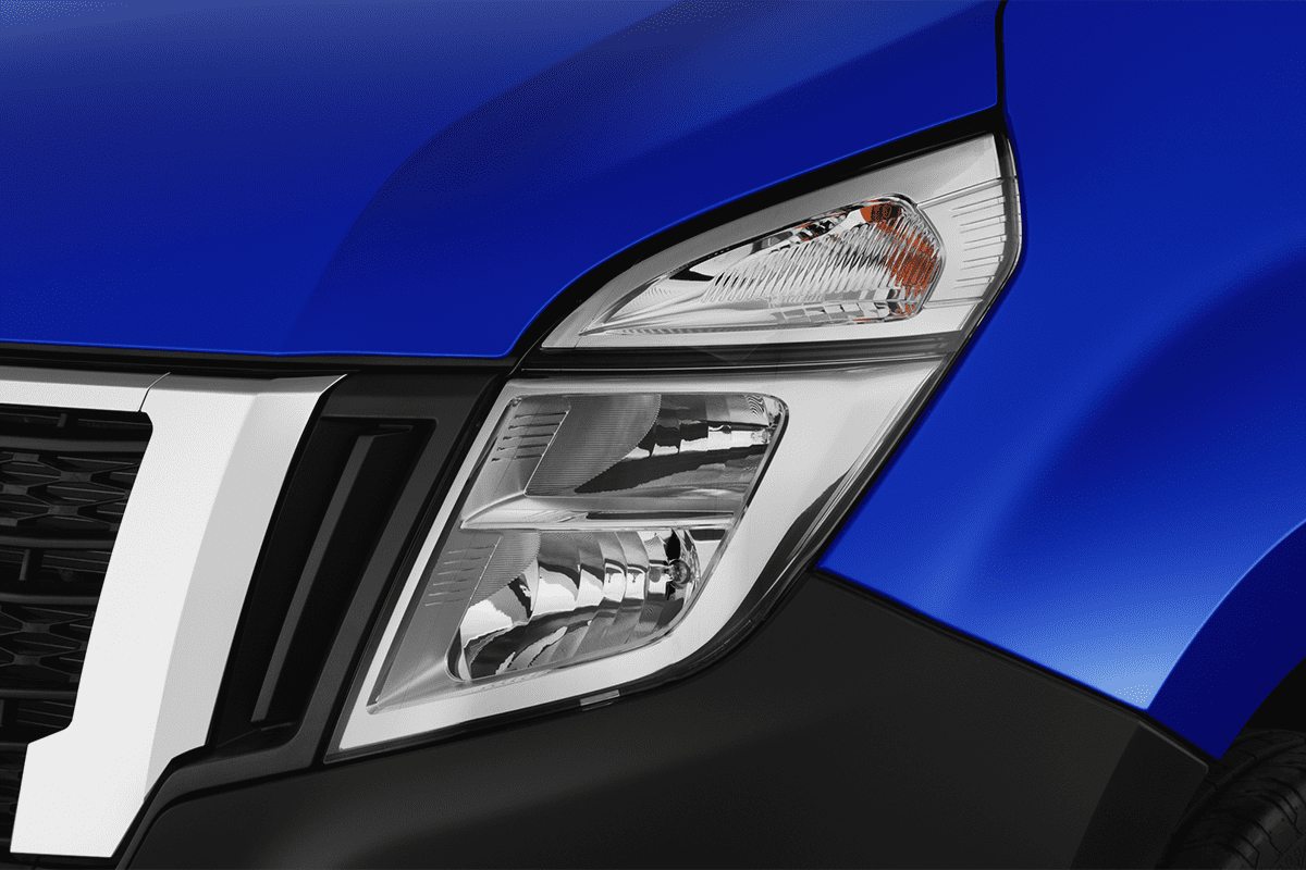 Frontscheinwerfer eines Nissan NV400 Normal Pritschenwagen