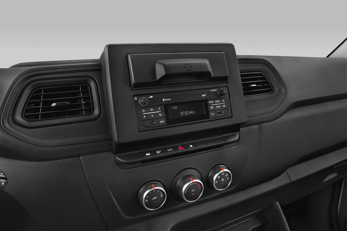 Mittelkonsole eines Nissan NV400 Normal Pritschenwagen