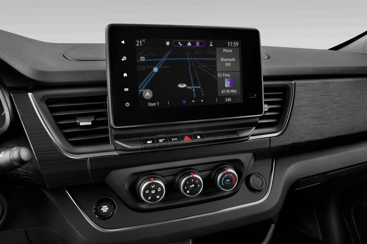 Mittelkonsole eines Nissan Primastar Kombi