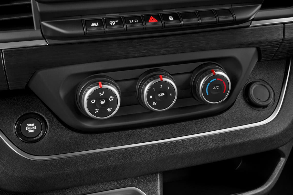 Klimasteuerung eines Nissan Primastar Kombi
