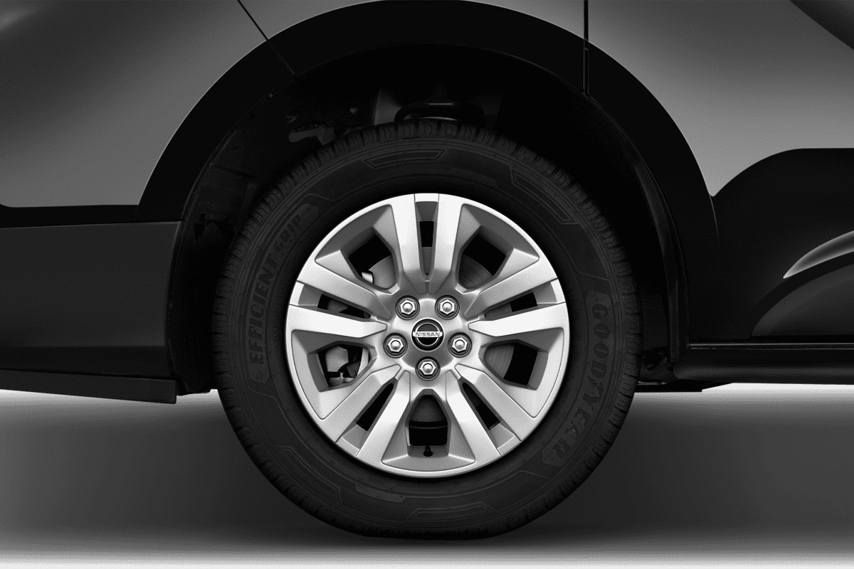 Radkappe oder Felge eines Nissan Primastar Kombi