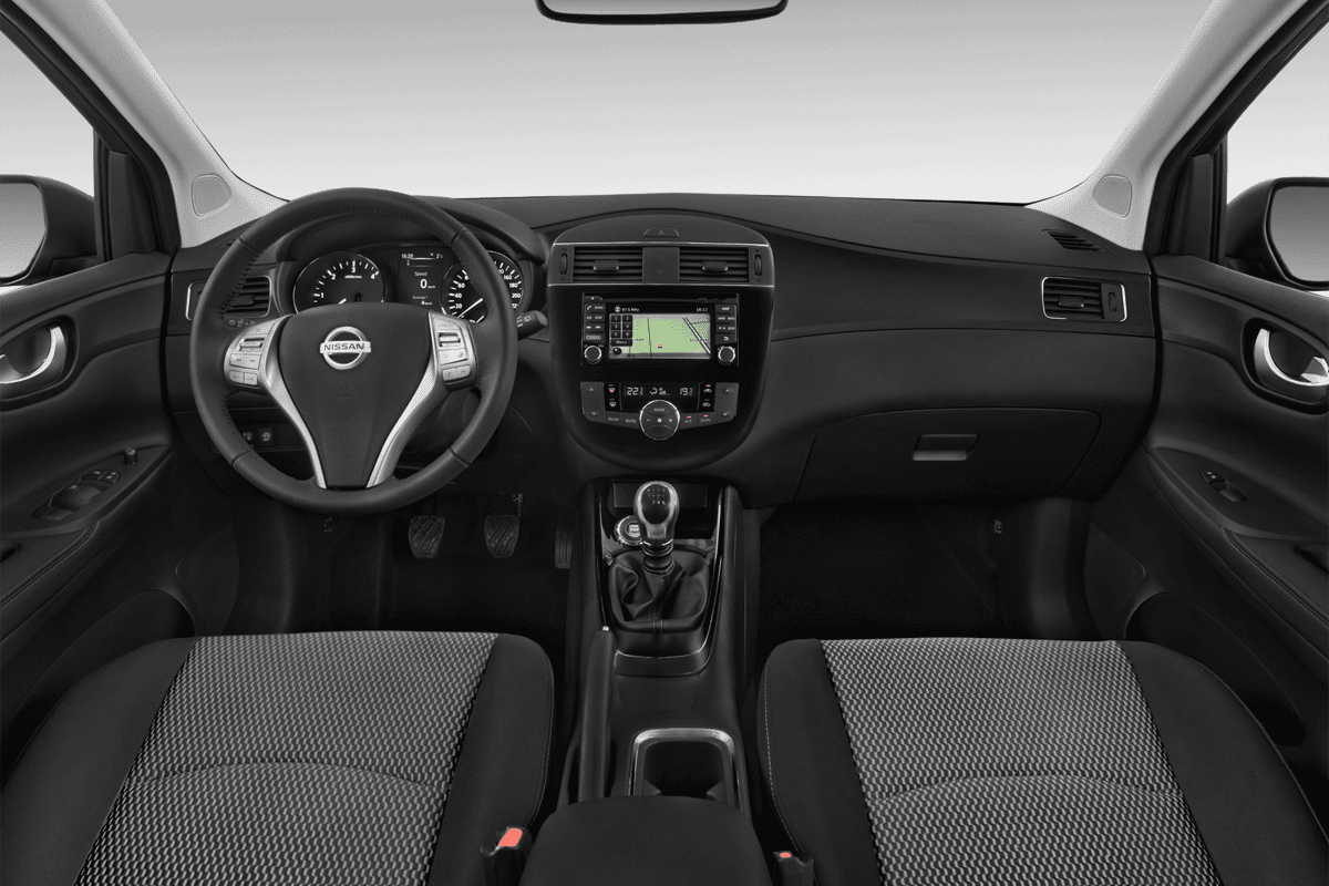 Armaturenbrett eines Nissan Pulsar