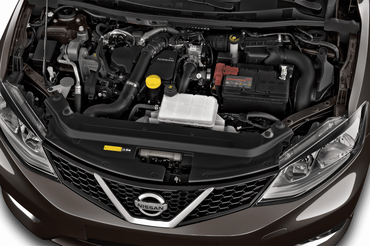 Motorraum eines Nissan Pulsar