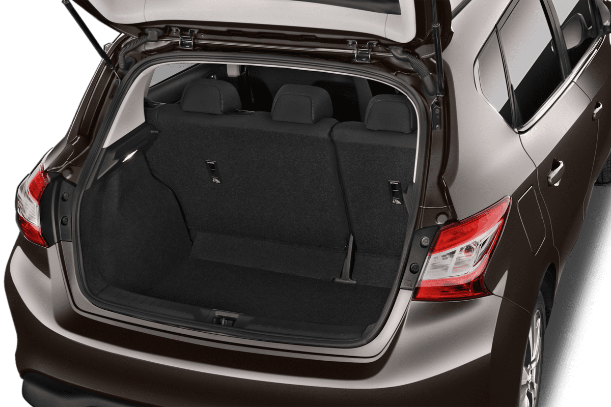 Kofferraum eines Nissan Pulsar