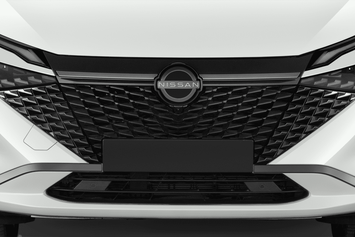 Kühlergrill eines Nissan Qashqai