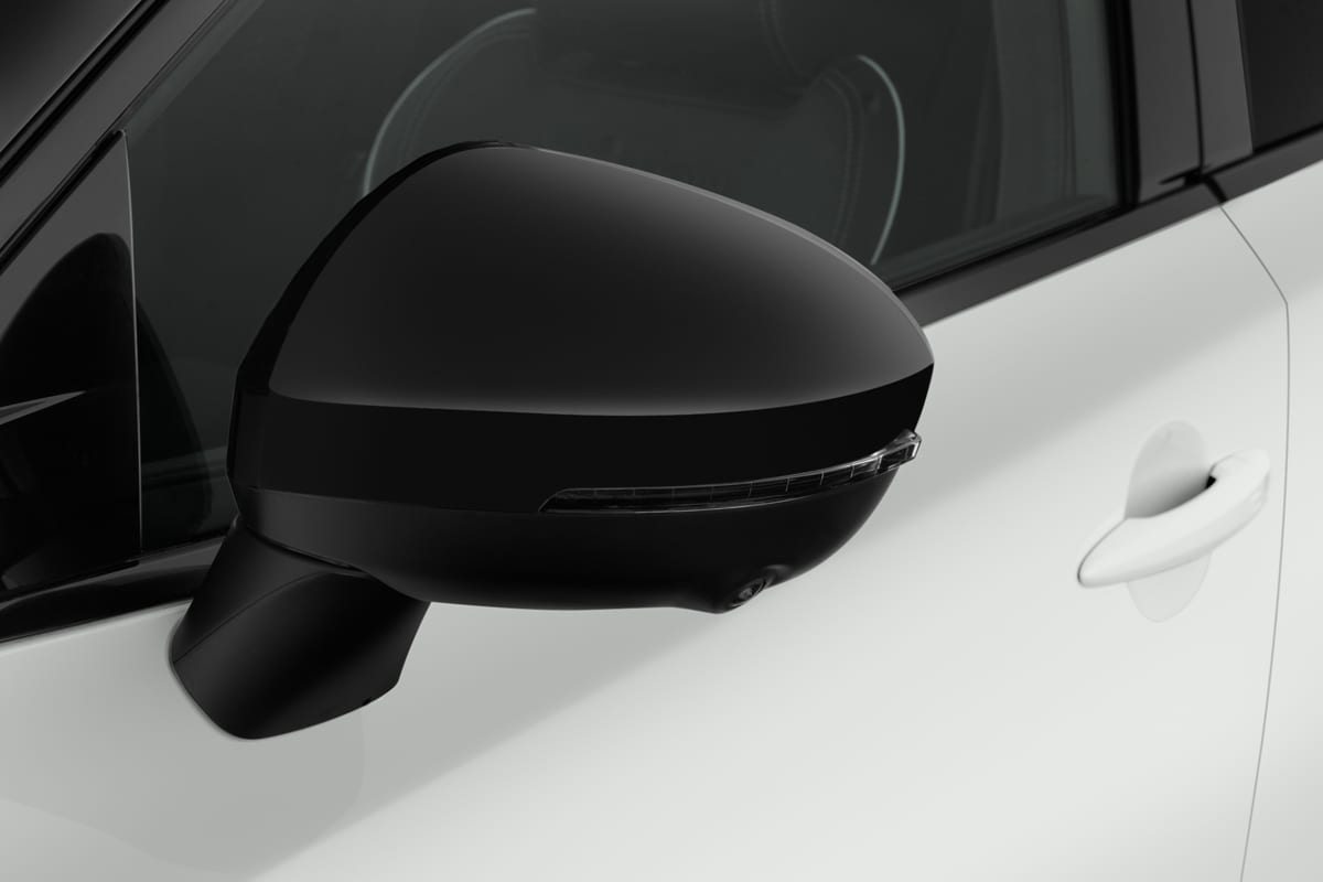 Rückspiegel eines Nissan Qashqai