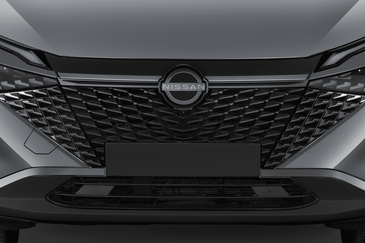Kühlergrill eines Nissan Qashqai  (KI-generiert)
