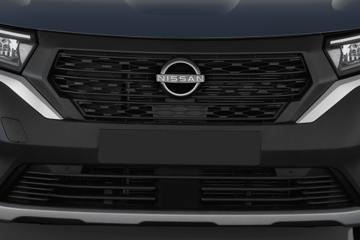 Kühlergrill eines Nissan Townstar Kastenwagen