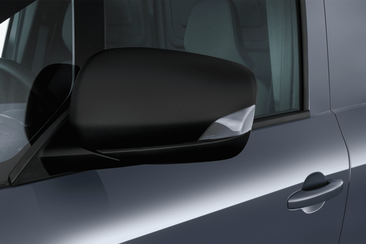 Rückspiegel eines Nissan Townstar Kastenwagen