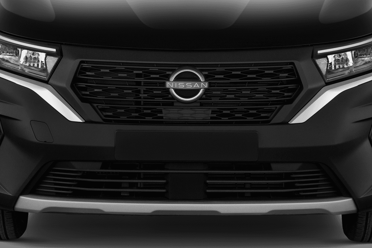 Kühlergrill eines Nissan Townstar Kombi