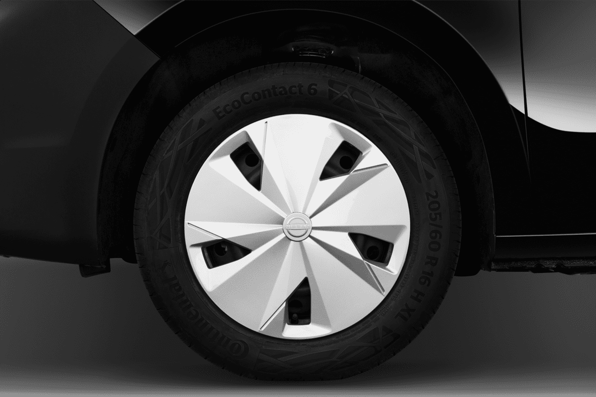 Radkappe oder Felge eines Nissan Townstar Kombi