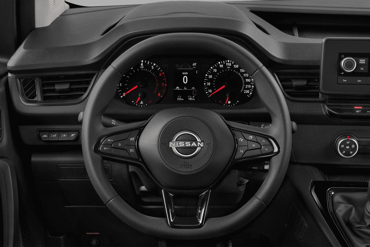 Lenkrad eines Nissan Townstar Kombi EV