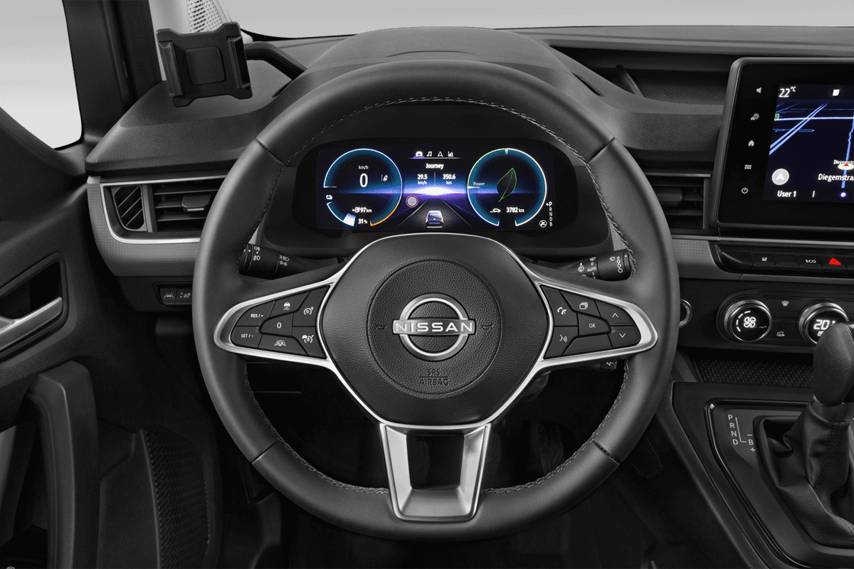 Lenkrad eines Nissan Townstar Kastenwagen EV
