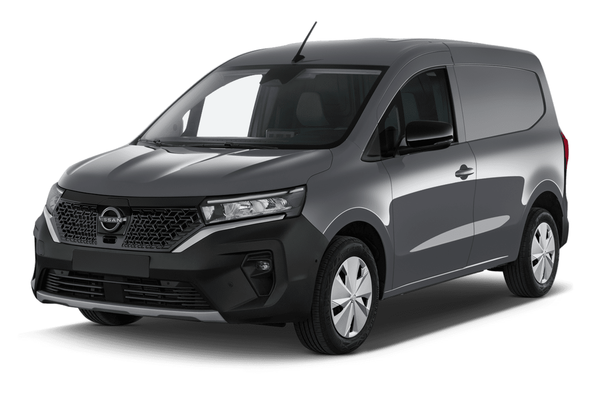 Schräge Frontansicht eines Nissan Townstar Kastenwagen EV, freigestellt