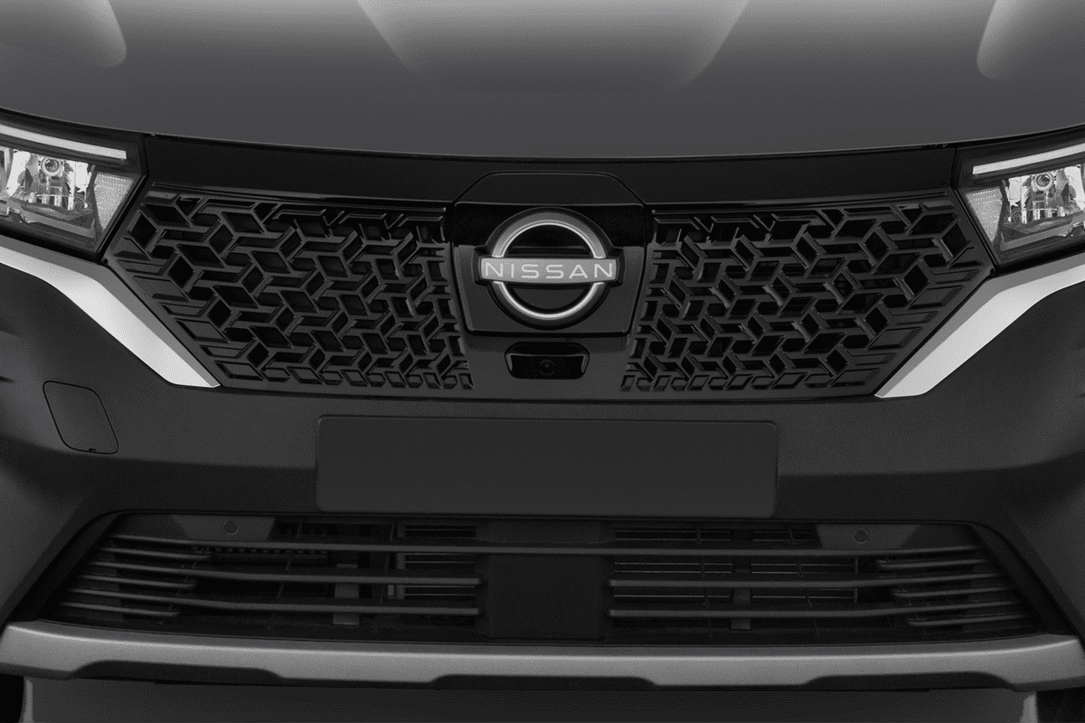 Kühlergrill eines Nissan Townstar Kastenwagen EV
