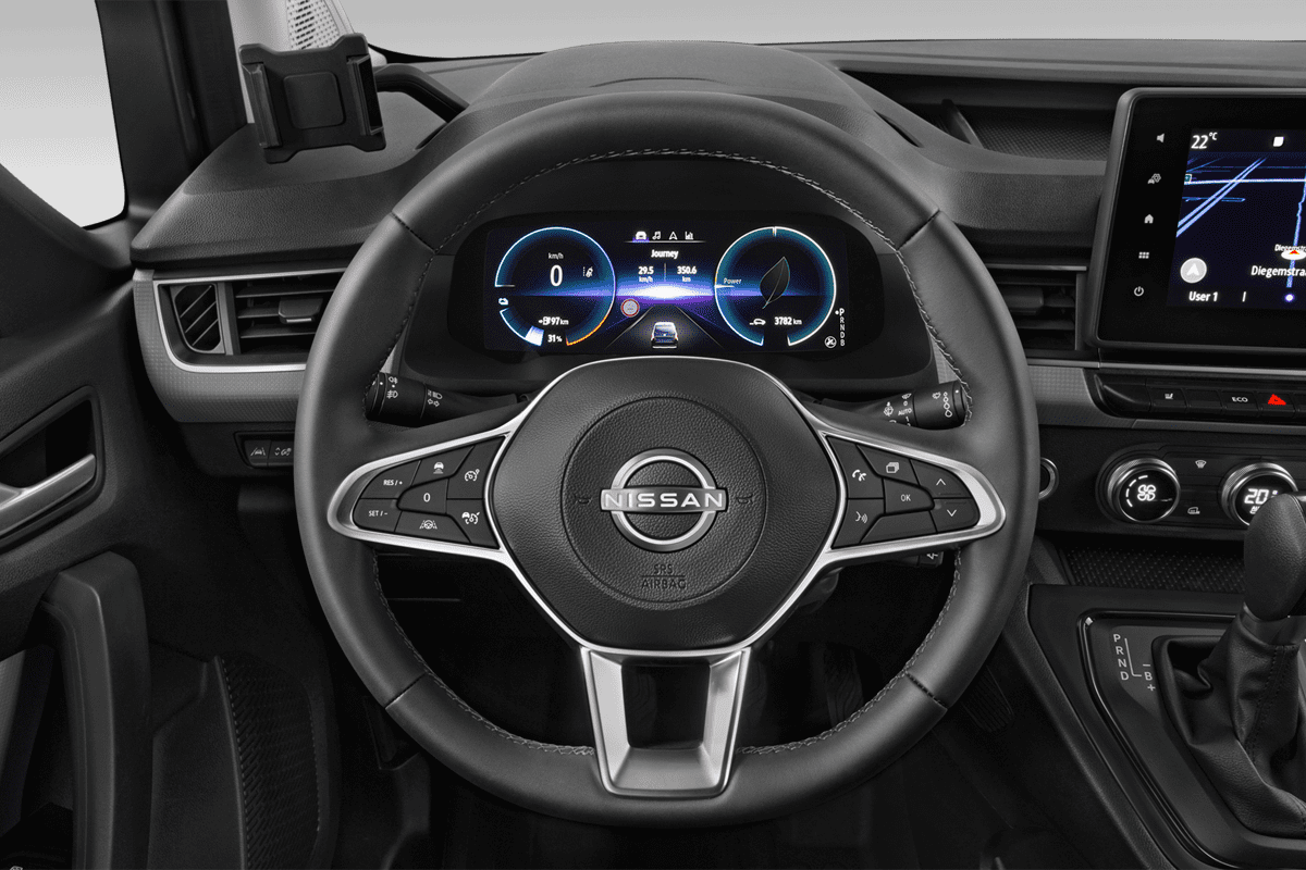 Lenkrad eines Nissan Townstar Kastenwagen EV