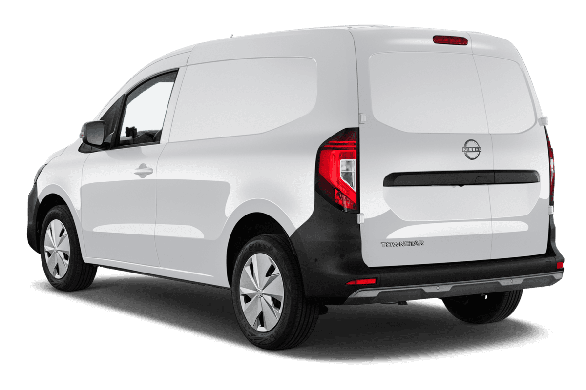 Schräge Heckansicht eines Nissan Townstar Kastenwagen, freigestellt